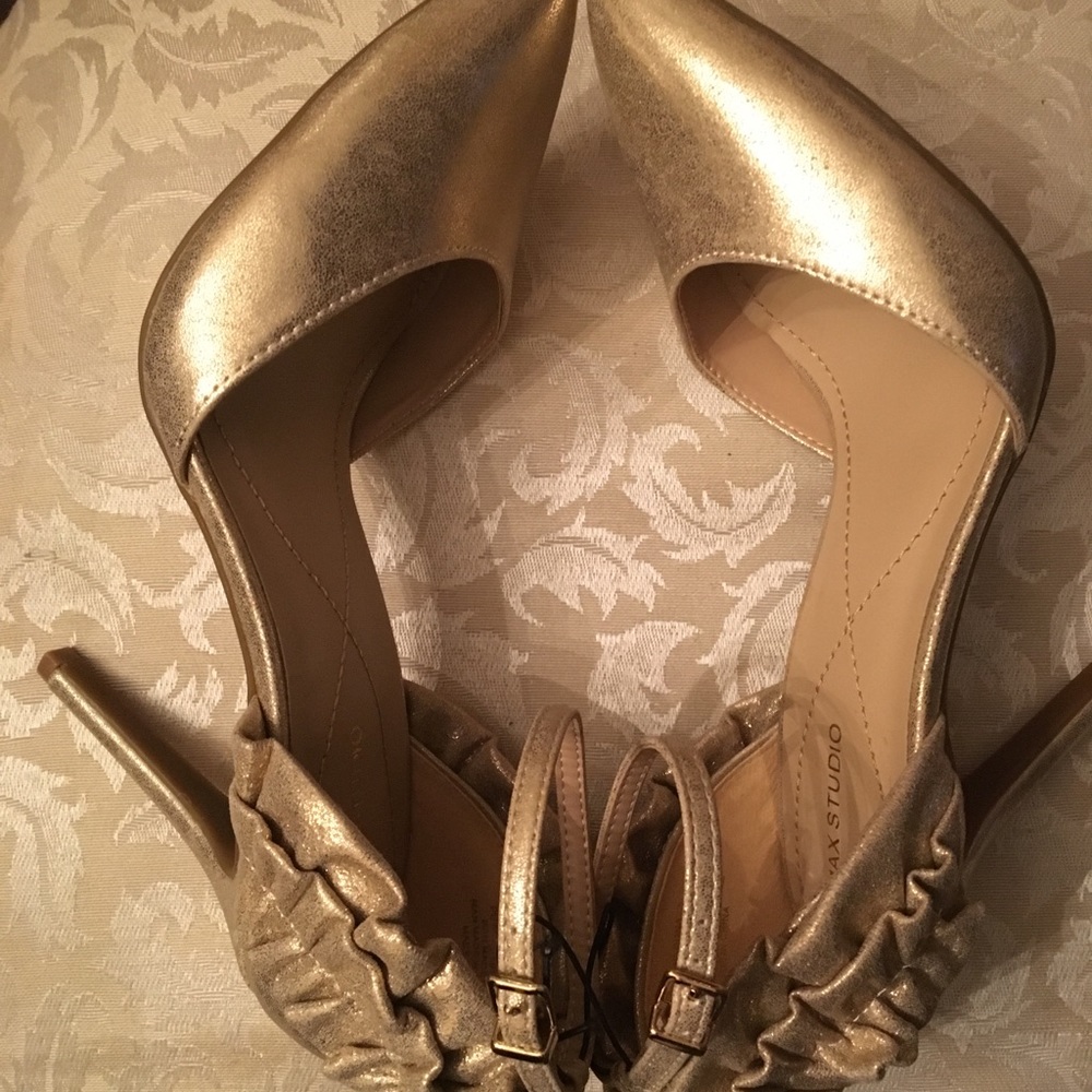 🔥 FIRE FLASH Celebration Weekend SALE!! - Max Studio Gold shoes